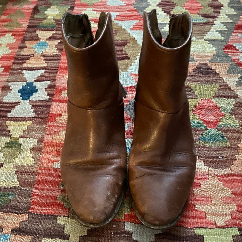 💥 (10 for $10) Brown Ugg Leather Booties